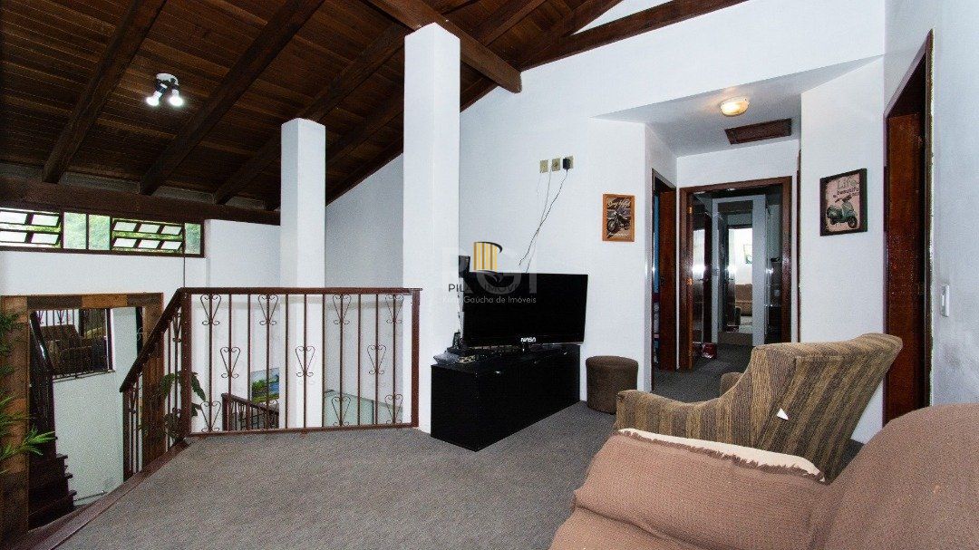 Casa para Venda - 238m², 3 dormitórios, sendo 1 suites, 3 vagas - Camaquã