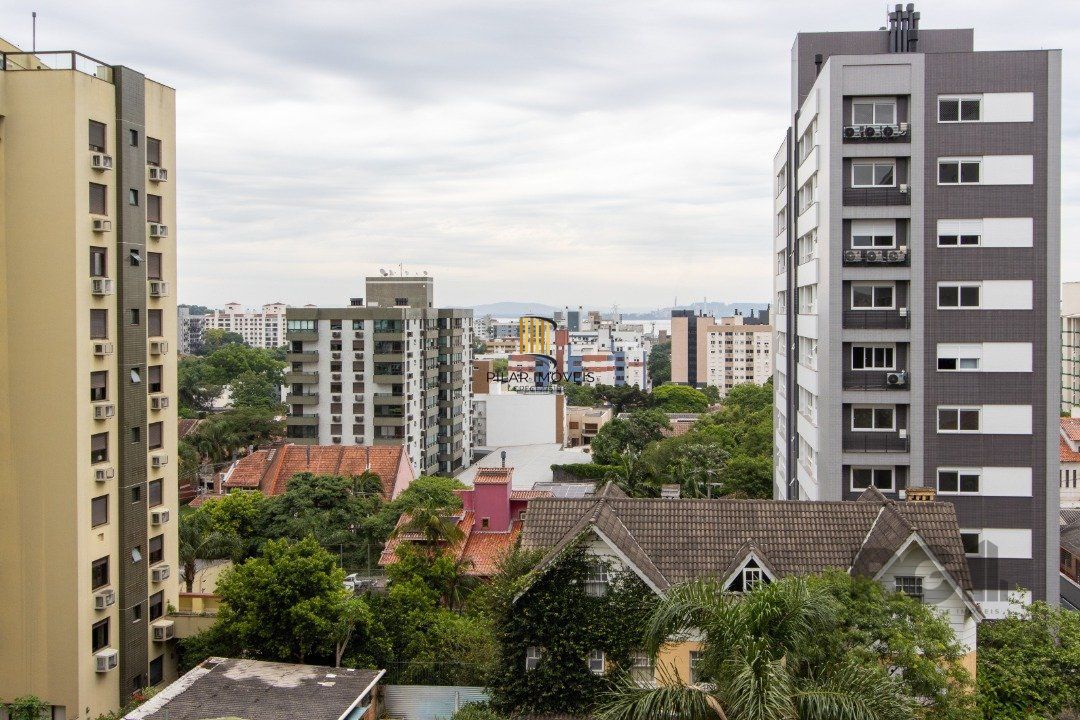Apartamento na tristeza com três suítes e três vagas
