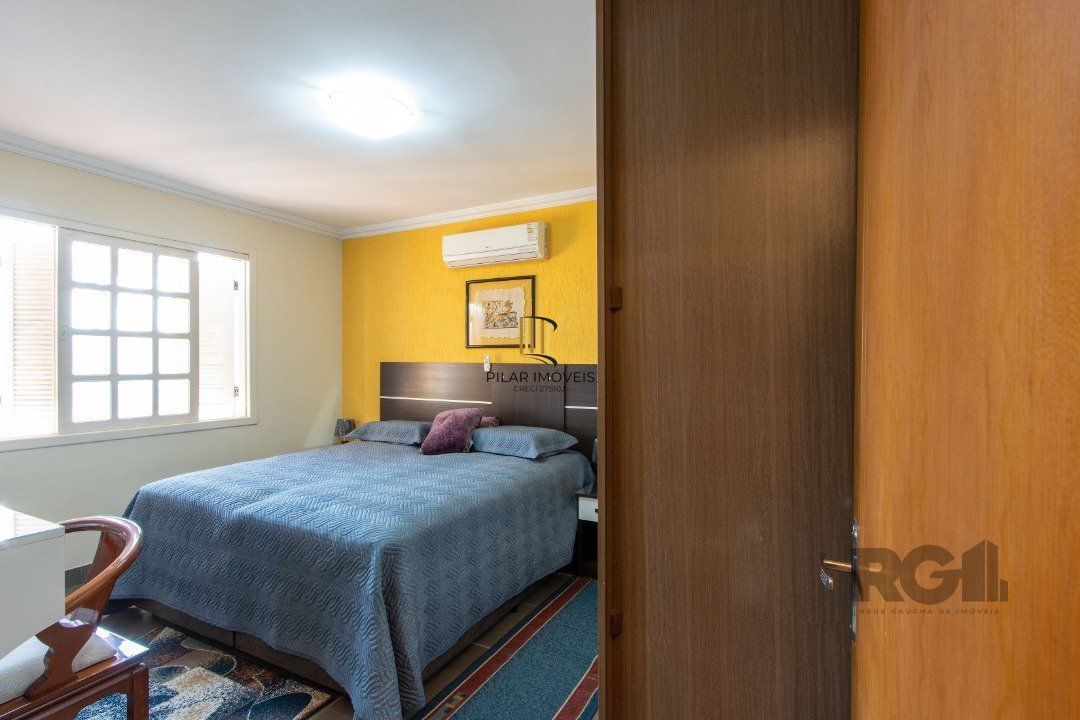 Casa para Venda - 254m², 4 dormitórios, sendo 3 suites, 5 vagas - Espirito Santo