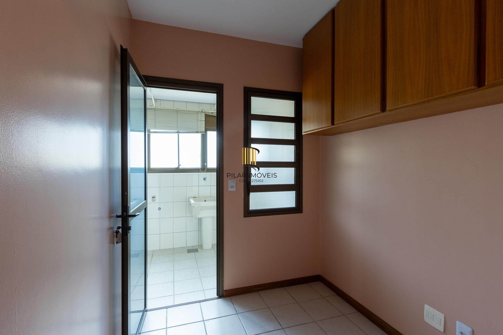 Apartamento 3 quartos, 1 suite, dependência, sacada com churrasqueira, 2 vagas - Bairro Menino Deus