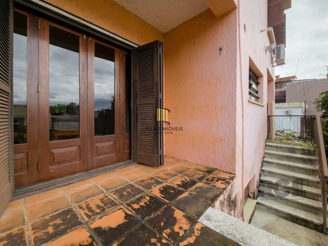 Casa 4 dormitórios no bairro Teresópolis