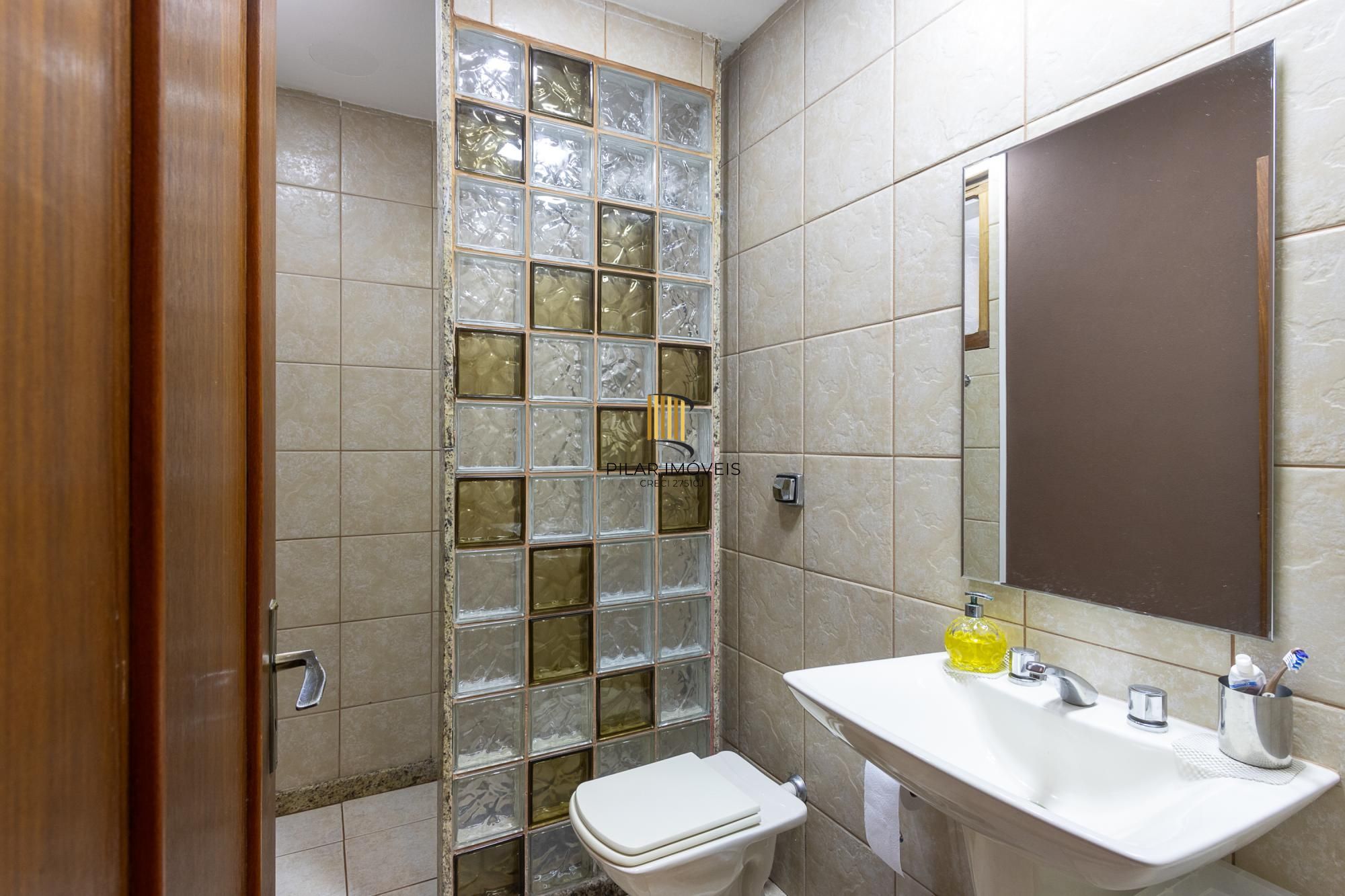 Casa em condomínio á venda com 6 dormitórios em Porto Alegre