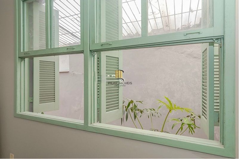 Apartamento de 2 dormitórios, 1 banheiro, no Bairro Rio Branco.