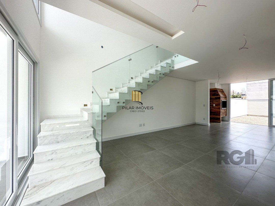 Casa 3 dormitórios no bairro Zona Nova