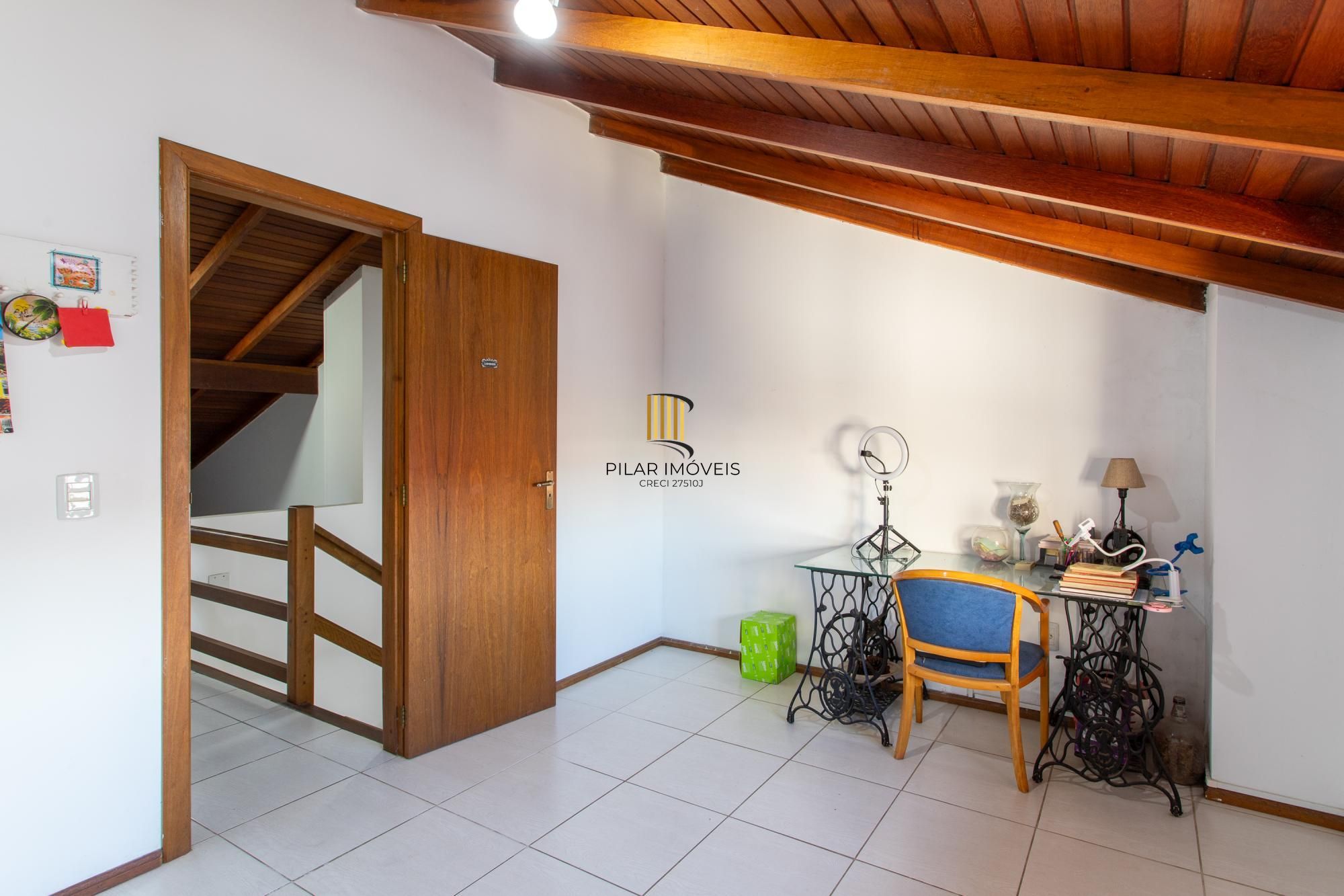 Casa 3 dormitórios no bairro Hípica