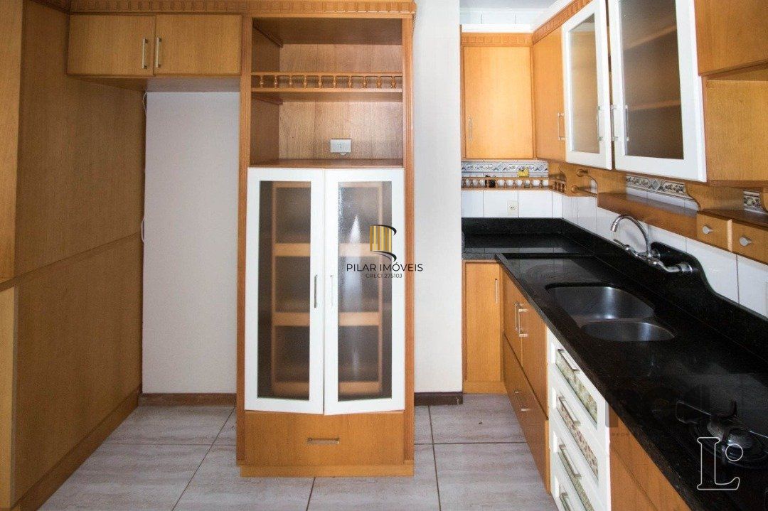 Casa 3 dormitórios no bairro Hípica