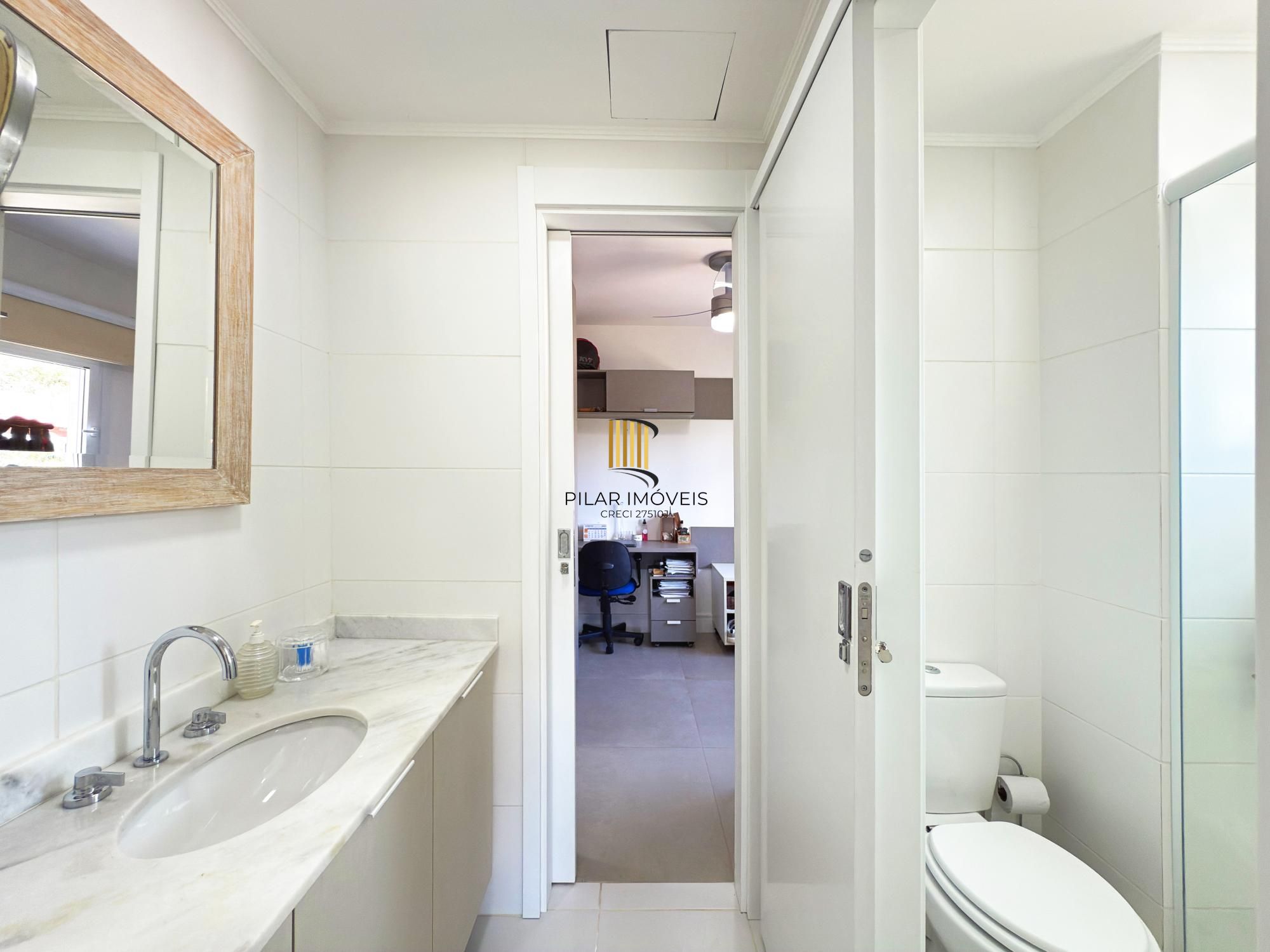 Apartamento 03 Suítes bairro Cristal, 88,97m² de área privativa, semimobiliada e 02 vagas de garagens cobertas.