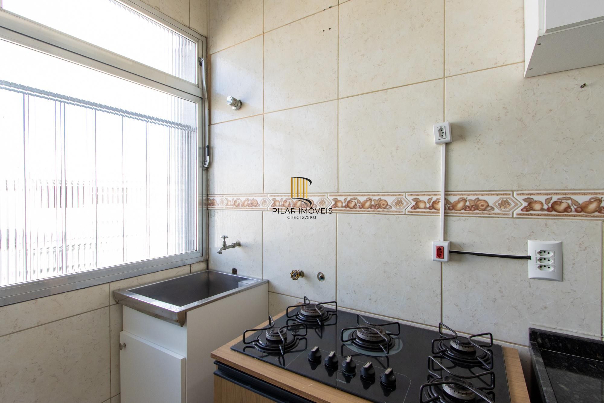 Apartamento de 3 quartos reformado, 1 banheiro - Bairro Camaquã.