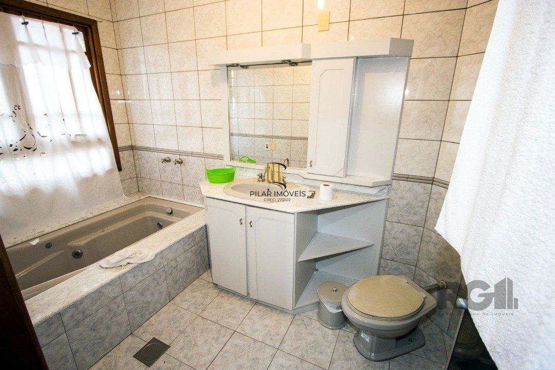 Sobrado com 6 suites, lareira, lavabo, pátio - Bairro Belém Velho