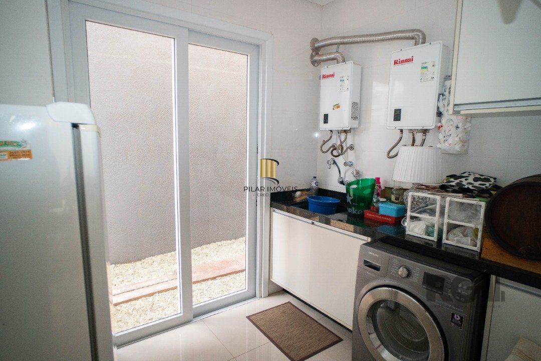 Oportunidade Única! Casa em Condomínio à Beira do Lago com 4 Suítes, sendo uma Térrea e uma Suíte Master Espetacular!