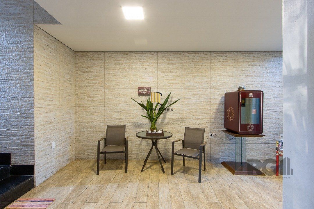 Casa 6 dormitórios no bairro Cristal