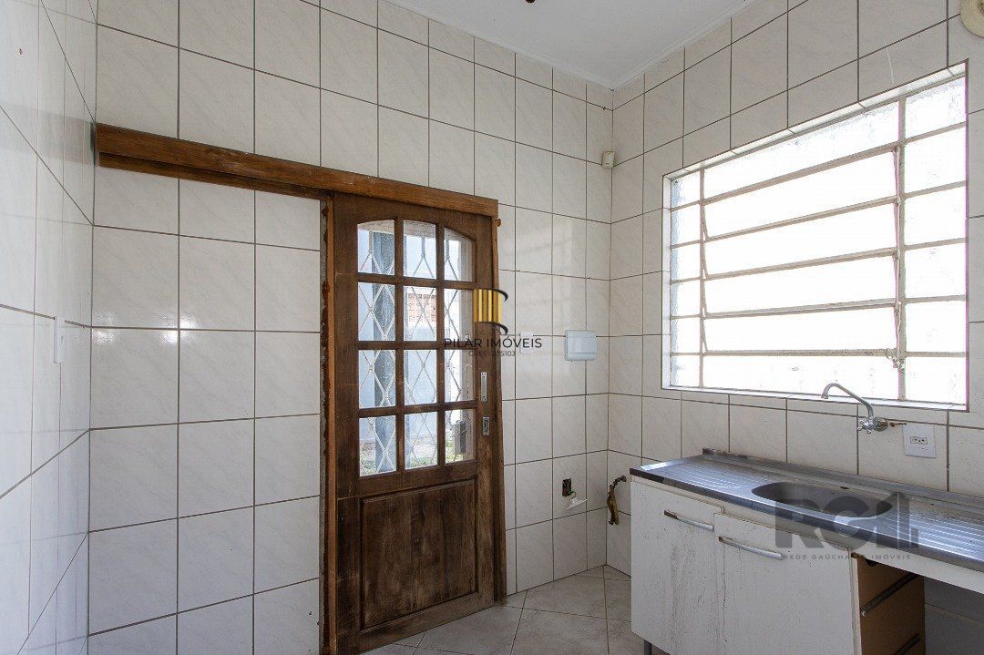 Casa 3 dormitórios no bairro Floresta