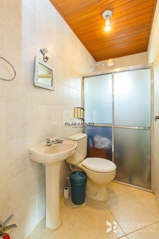 Casa térrea à venda, com 2 suites, 3 banheiros, edicula, pátio, 2 vagas - Bairro Medianeira