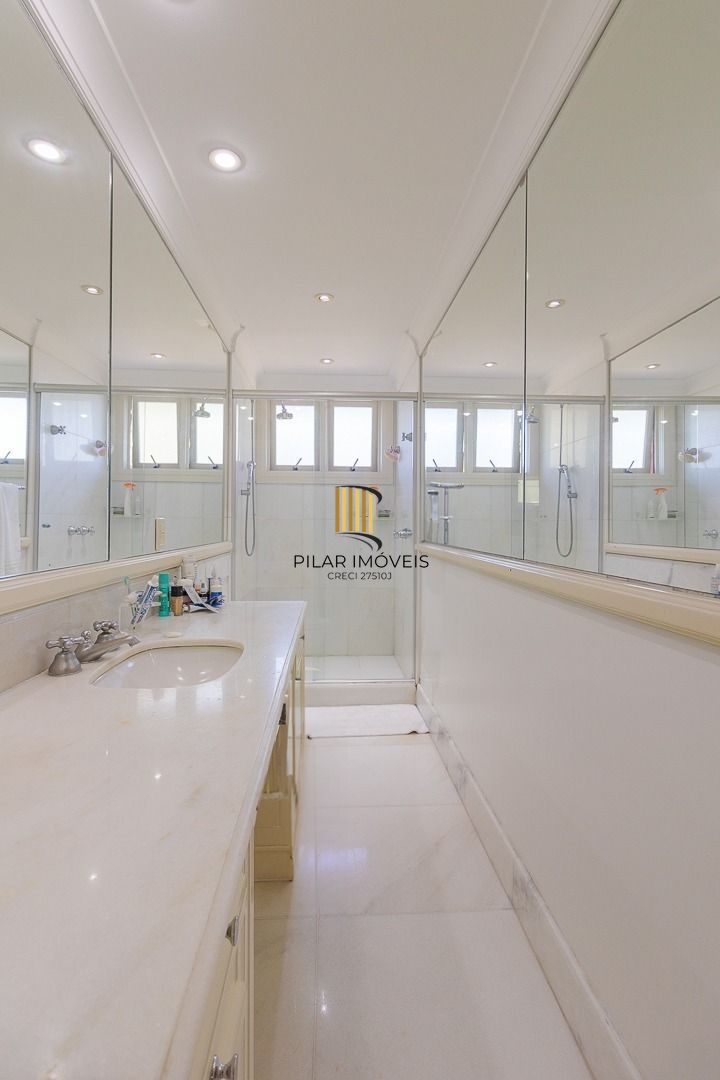 Casa em Condomínio com 487m² | 4 Dormitórios sendo 4 suítes, 3 vagas, no Bairro Três Figueiras, Porto Alegre