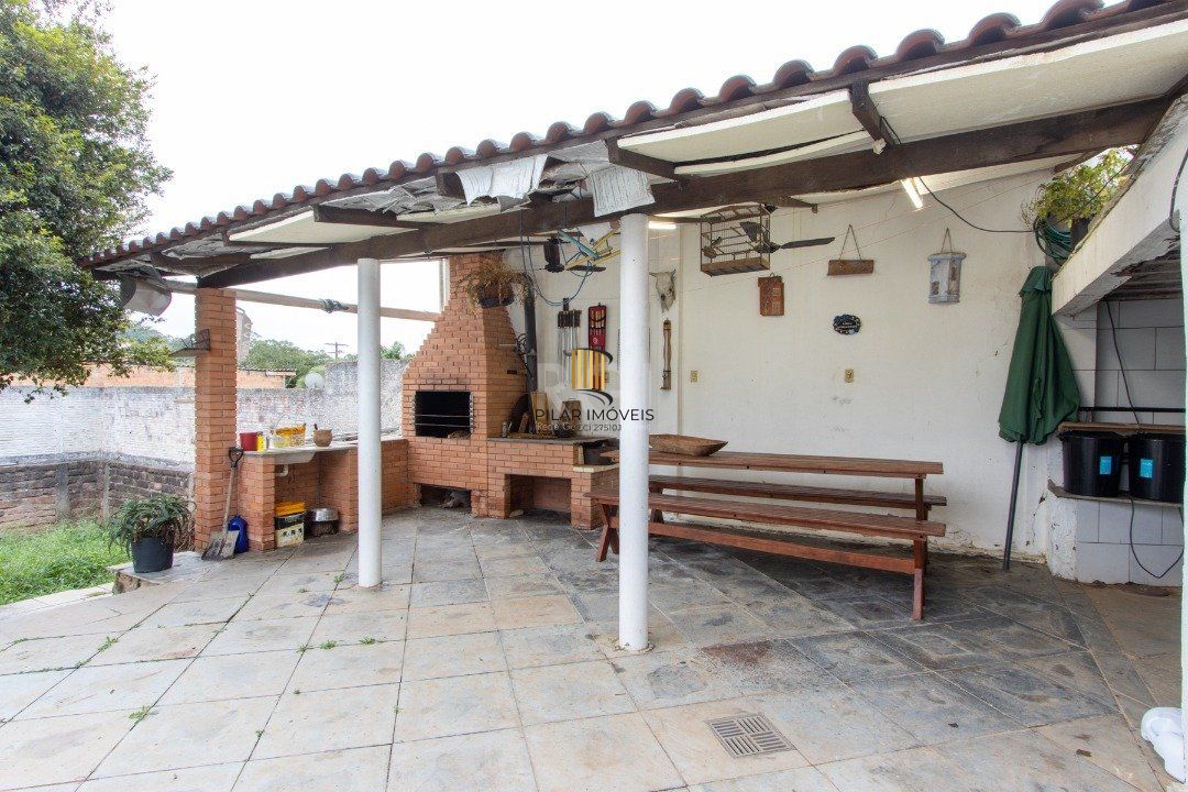 Casa 4 dormitórios no bairro Hípica