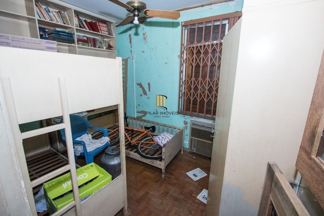 Casa para Venda - 200m², 3 dormitórios, 8 vagas - Cristal