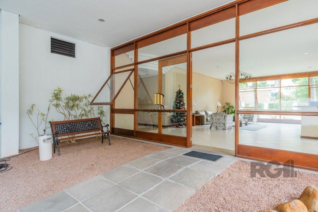 Ótimo apartamento, reformado , dois dormitórios e uma suíte, vaga escriturada.