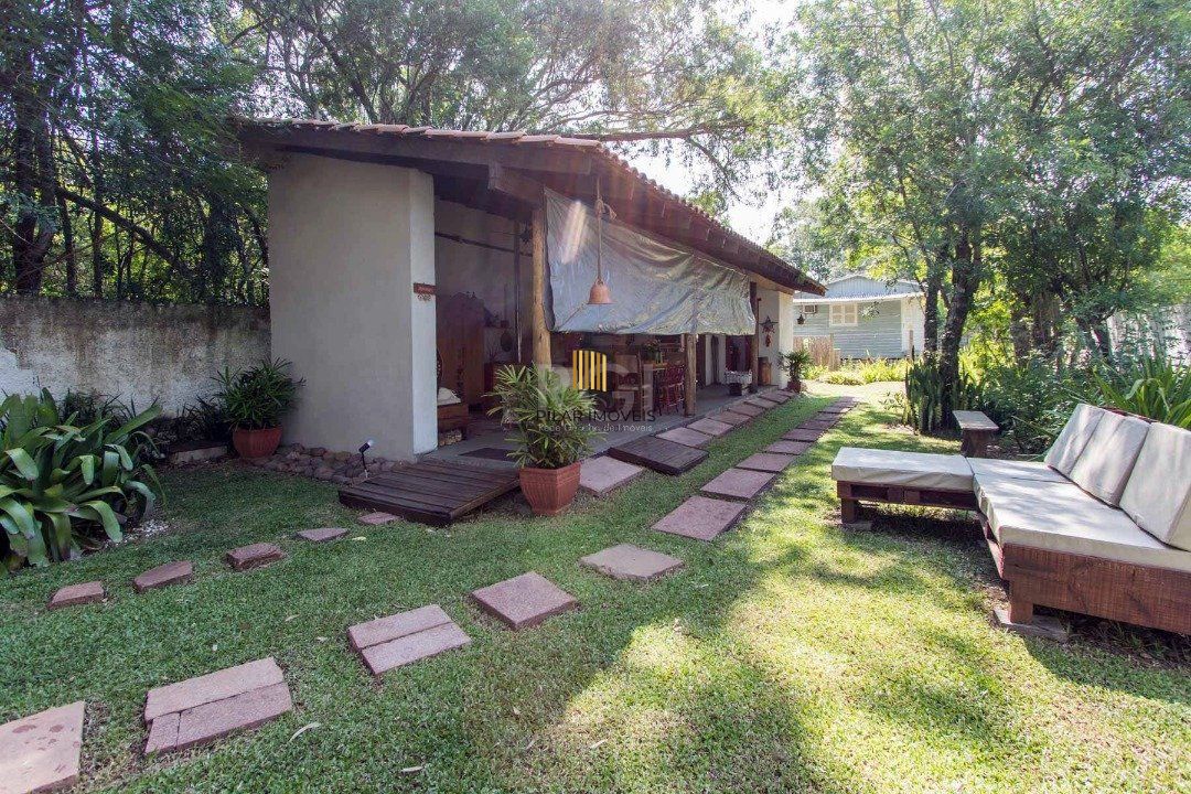 Casa para Venda - 250m², 3 dormitórios, sendo 2 suites, 3 vagas - Ponta Grossa