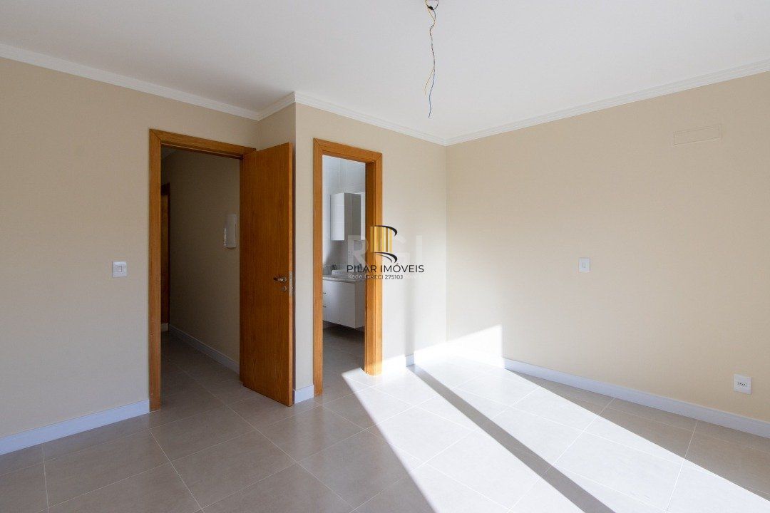 Casa 3 dormitórios no bairro Hípica