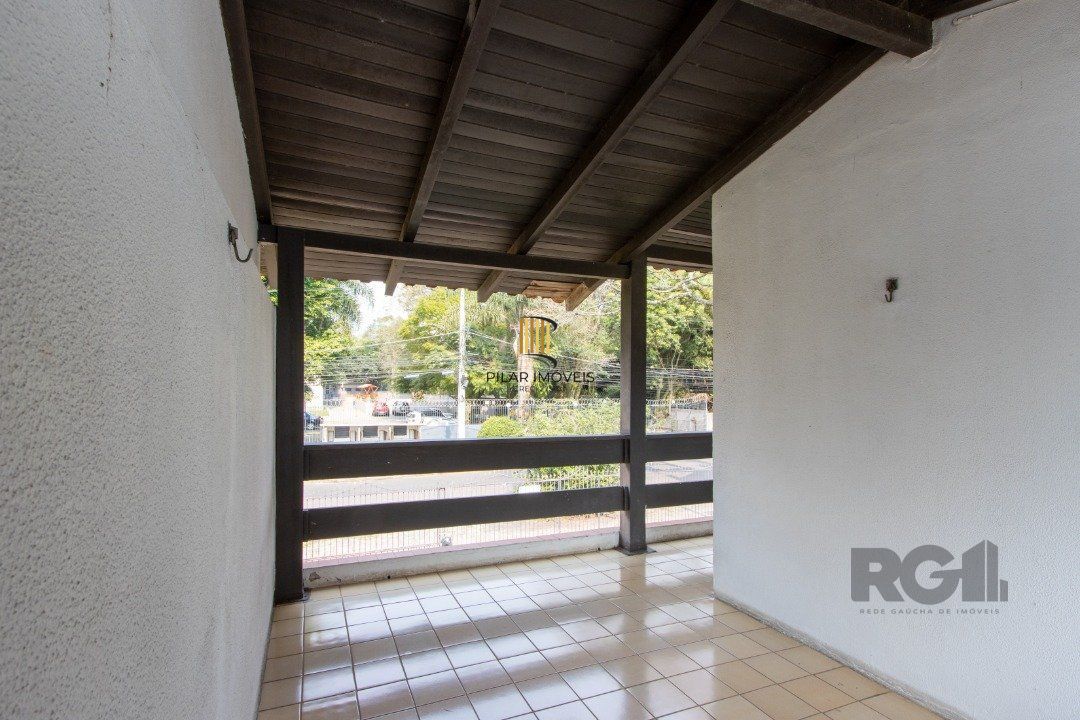 Casa 7 dormitórios no bairro Camaquã