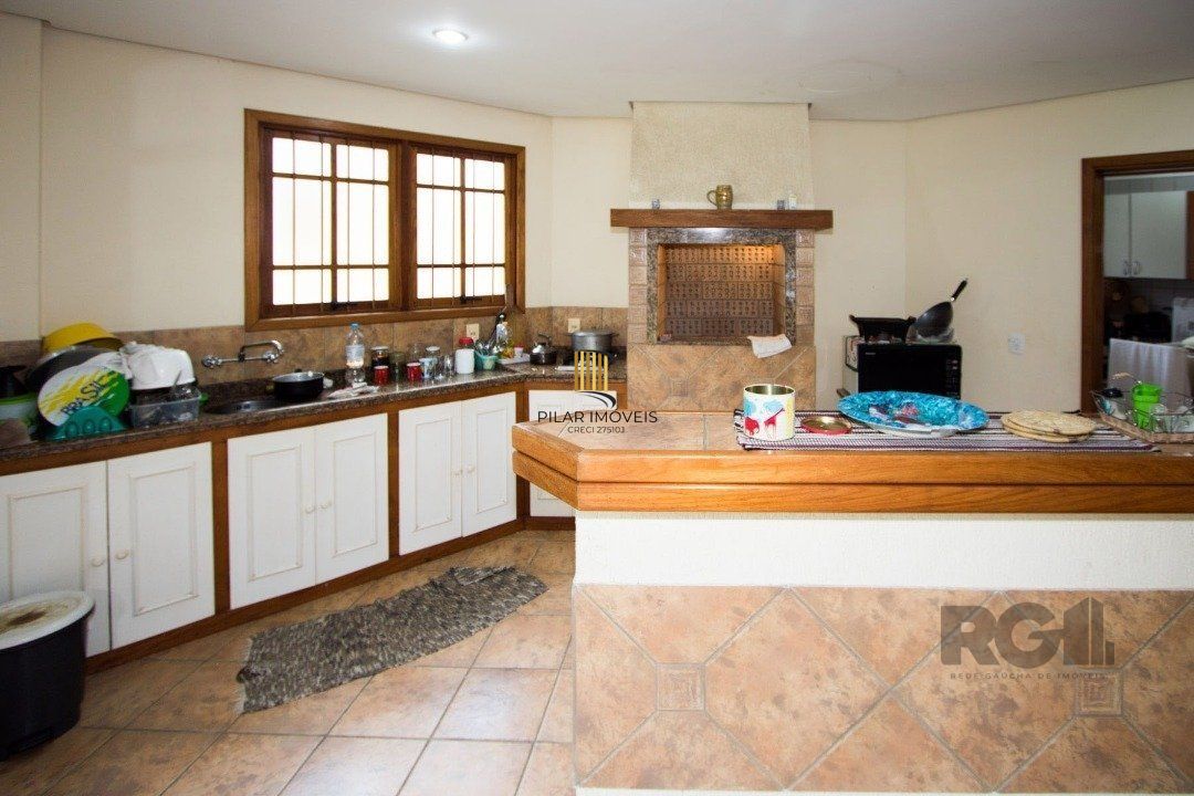 Sobrado com 6 suites, lareira, lavabo, pátio - Bairro Belém Velho