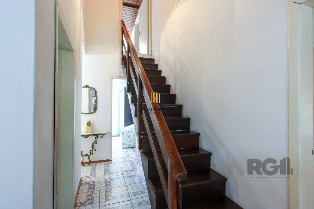 Casa 04 dormitórios, 02 suítes, living 02 ambientes