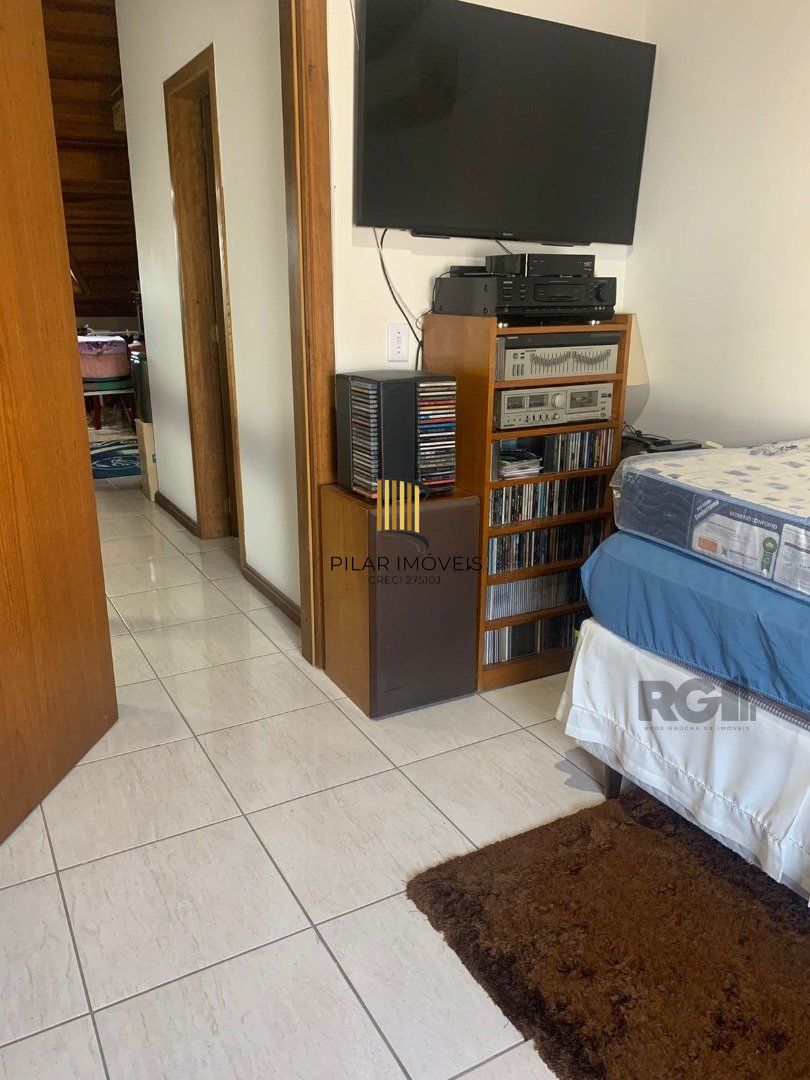 Casa 3 dormitórios no bairro Hípica