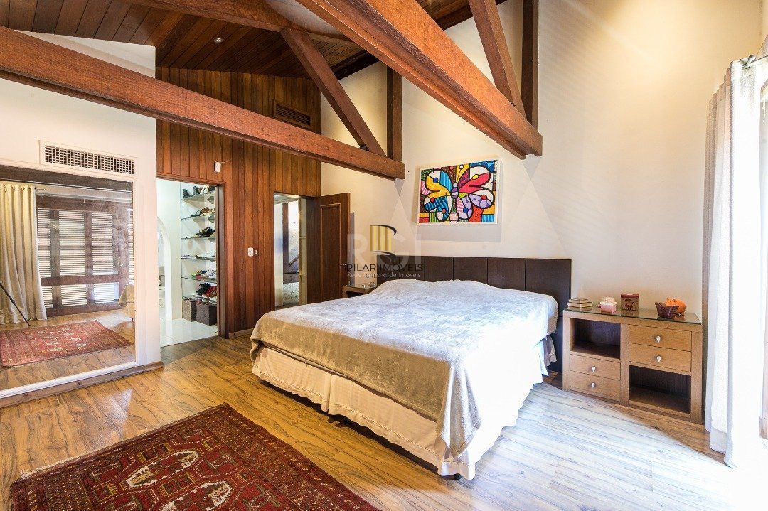 Casa para Venda - 370m², 5 dormitórios, sendo 2 suites, 7 vagas - Vila Assunção