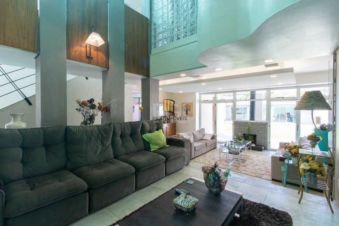 Casa 4 dormitórios no bairro Teresópolis