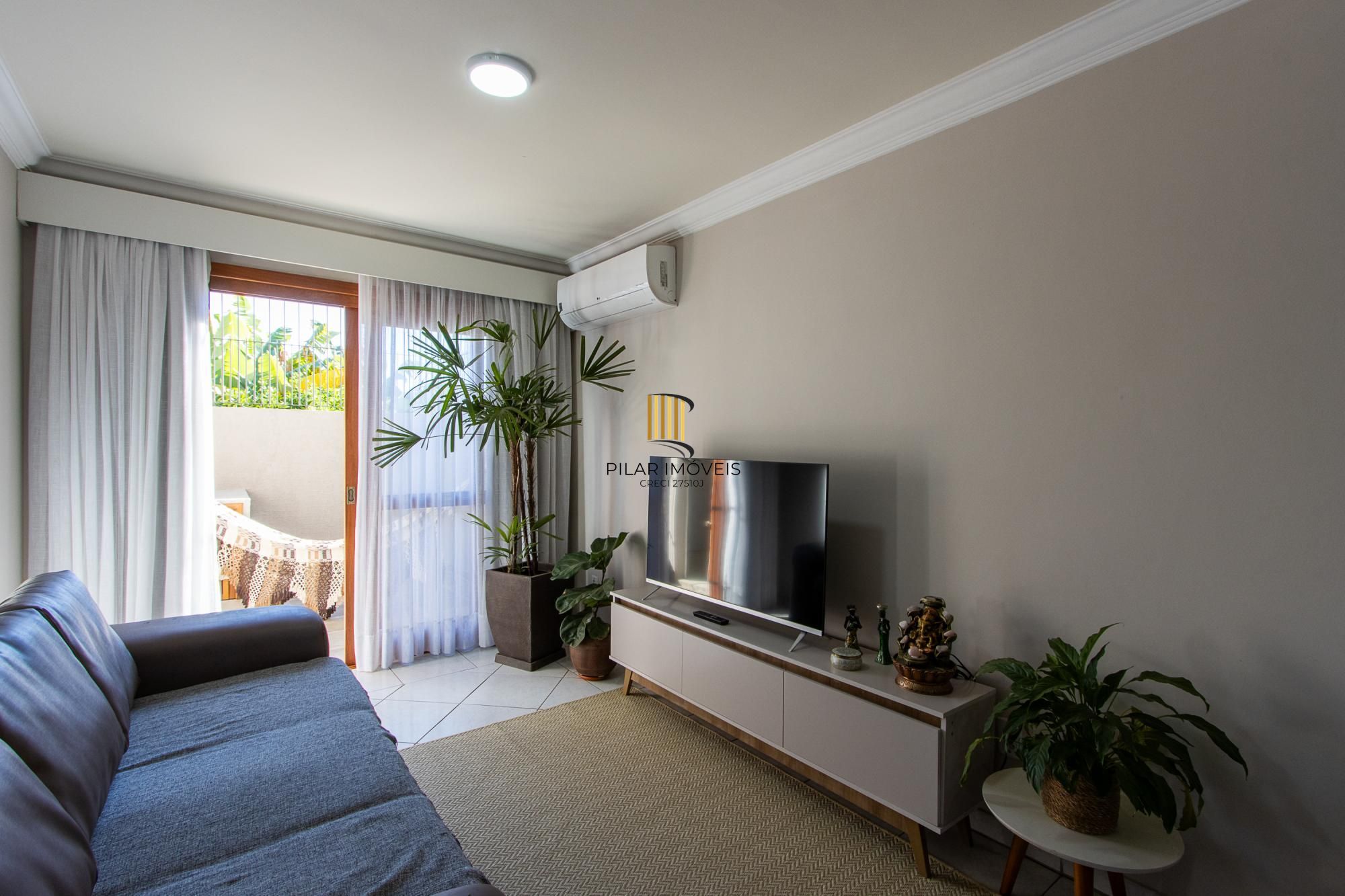 Casa em condomínio fechado, 104m² privativos, 2 quartos, 1 vaga, bairro Camaquã