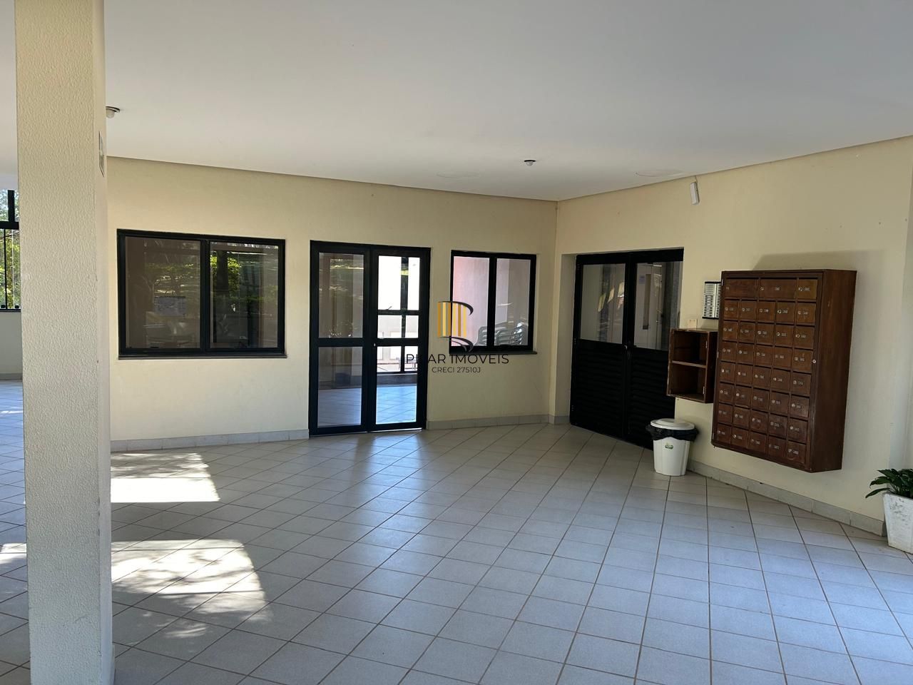 Belo apartamento, 2 quartos, elevador - Bairro Glória