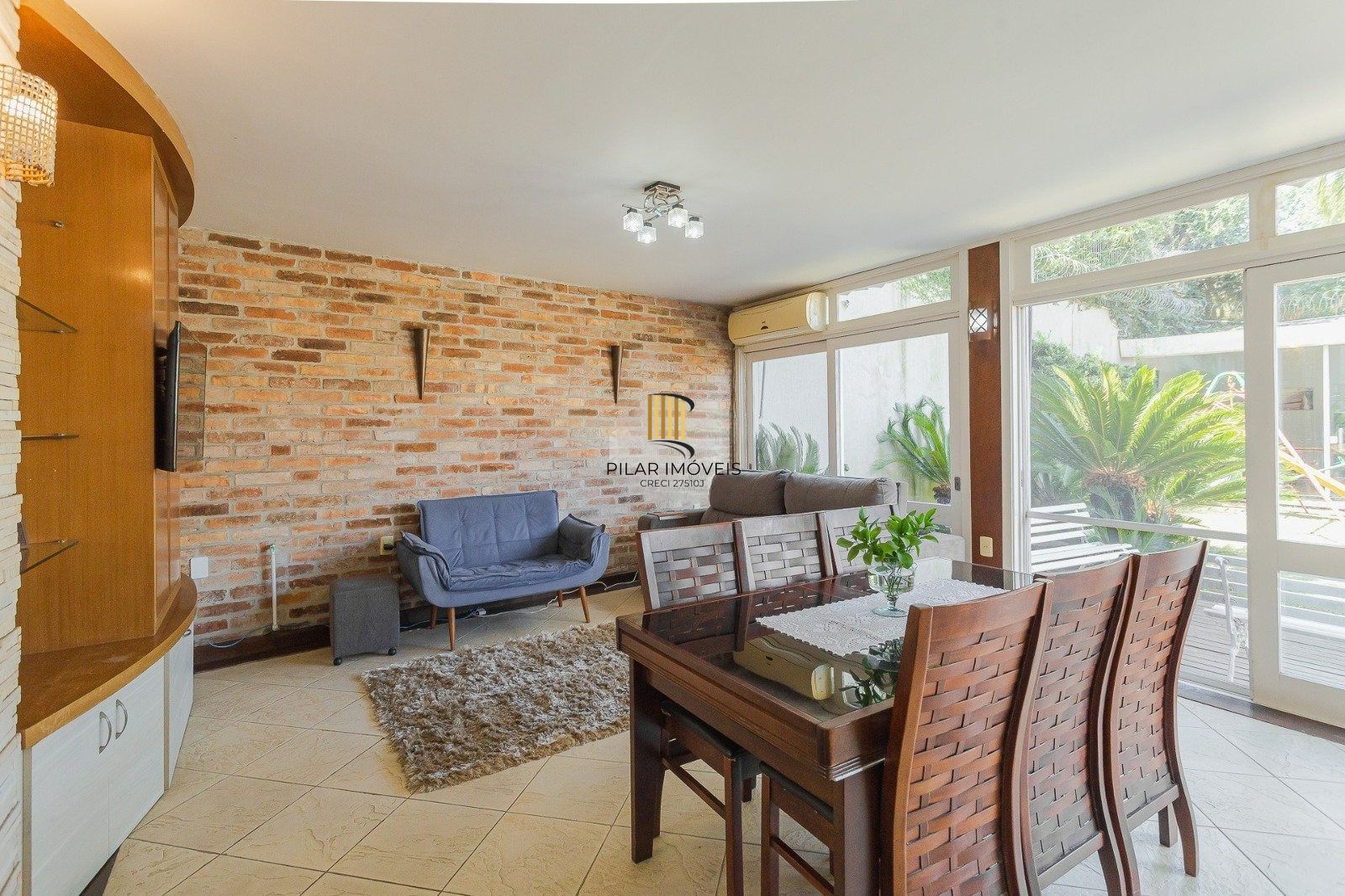 Casa Imponente com 5 Dormitórios (3 Suítes) no Bairro Chácara das Pedras