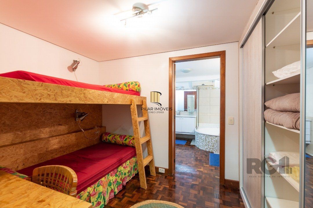 Casa 4 dormitórios no bairro Vila Assunção