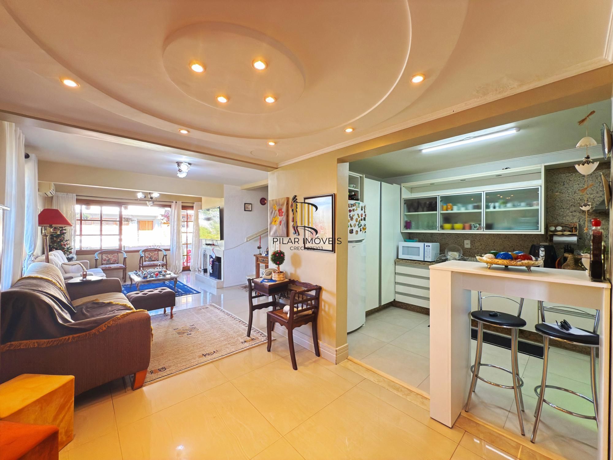 Casa em condomínio bairro Tristeza, com 185m² privativos.