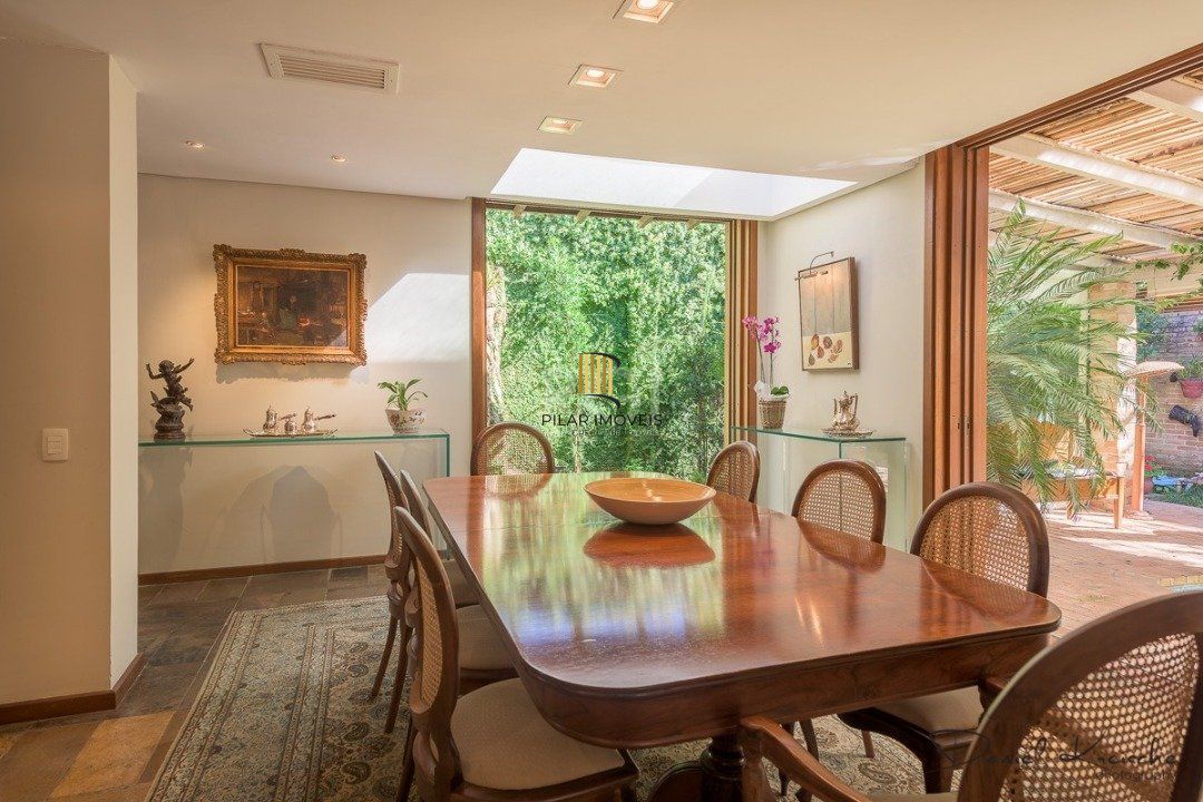 Casa para Venda - 418m², 5 dormitórios, sendo 1 suites, 6 vagas - Tristeza