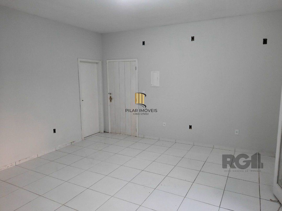 Oportunidade Imperdível: Prédio com 4 Apartamentos, Pátio e 2 Vagas de Garagem