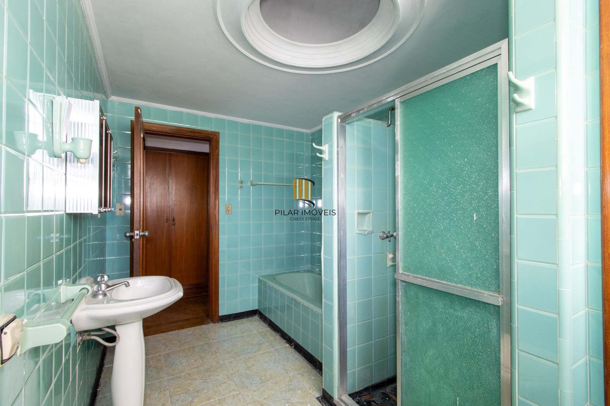 Apartamento para Venda - 238m², 3 dormitórios, sendo 1 suites, 1 vaga - Floresta