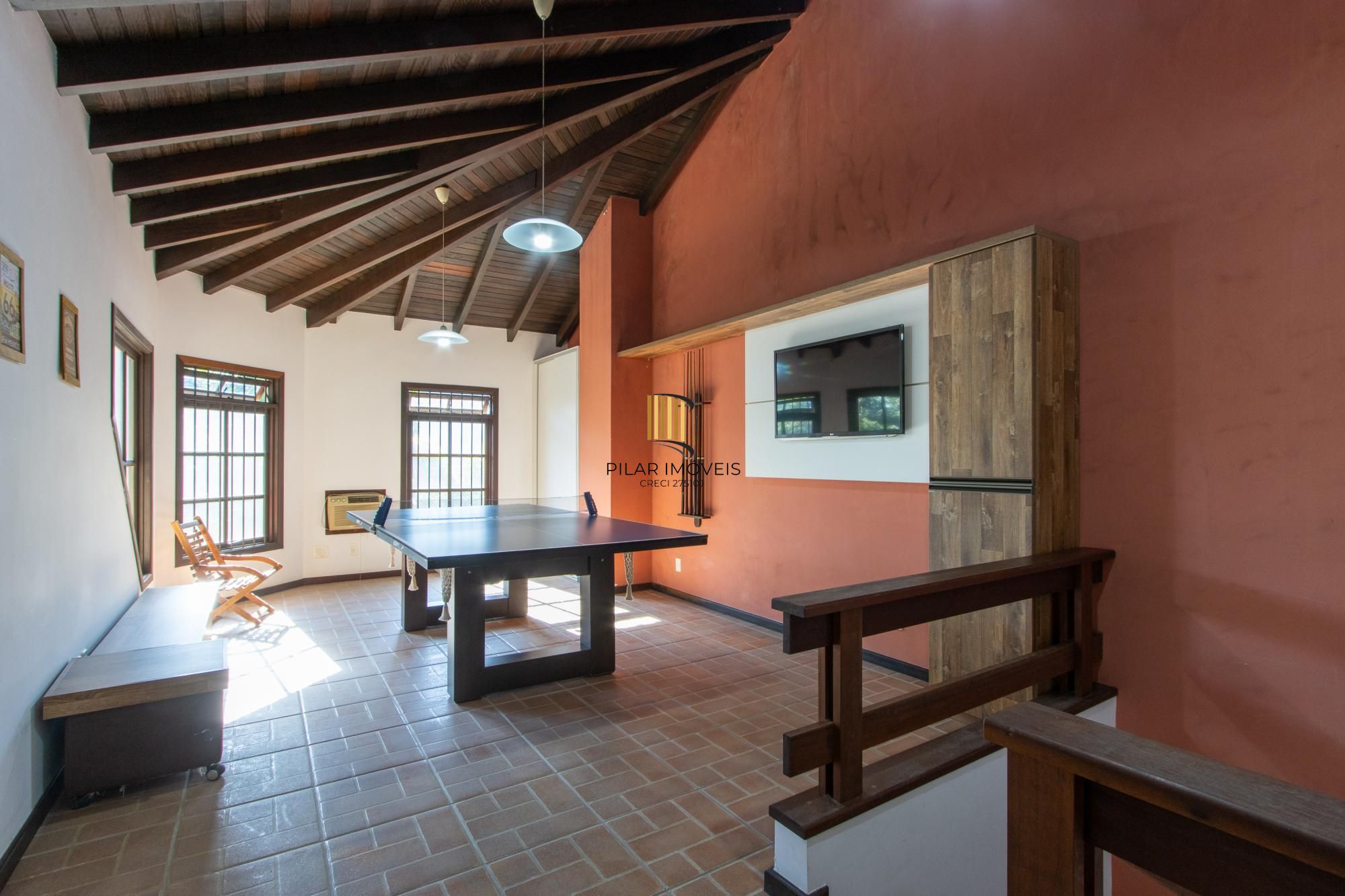 Casa com 3 quartos e 357m² à venda em Tristeza, Porto Alegre.