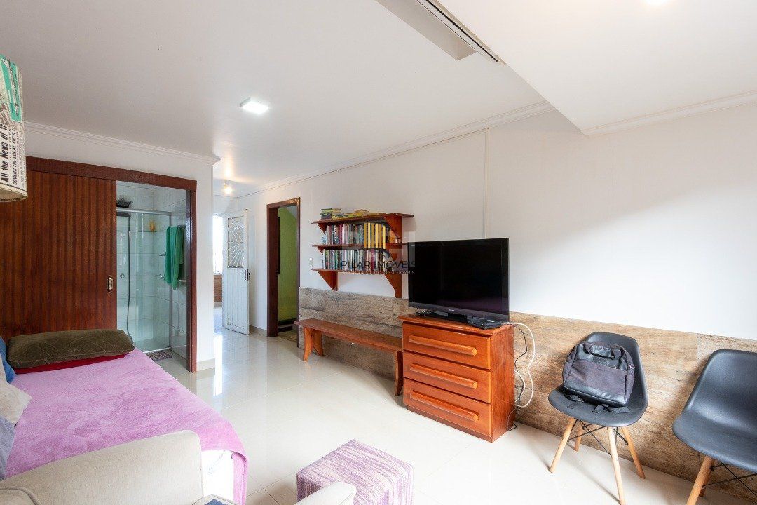 Casa para Venda - 300m², 5 dormitórios, 2 vagas - Cavalhada