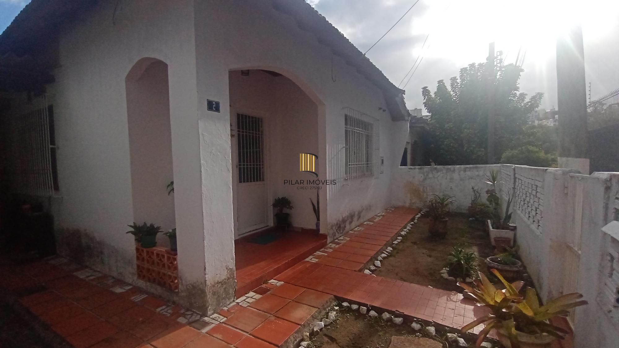 Casa com 2 dormitórios no bairro Glória