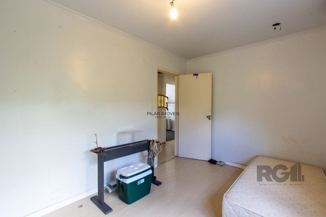 Casa para Venda - 239m², 5 dormitórios, sendo 1 suites, 2 vagas - Hipica