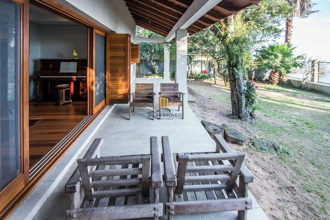 Casa para Venda - 420m², 4 dormitórios, sendo 3 suites, 5 vagas - Tristeza
