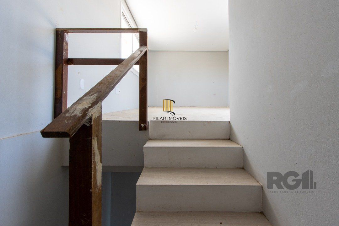 Sobrado novo,  4 quartos (1 suite), 440m² privativos - Bairro Guarujá