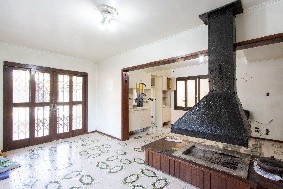 Casa para Venda - 72.6m², 4 dormitórios, sendo 1 suites, 6 vagas - Camaquã