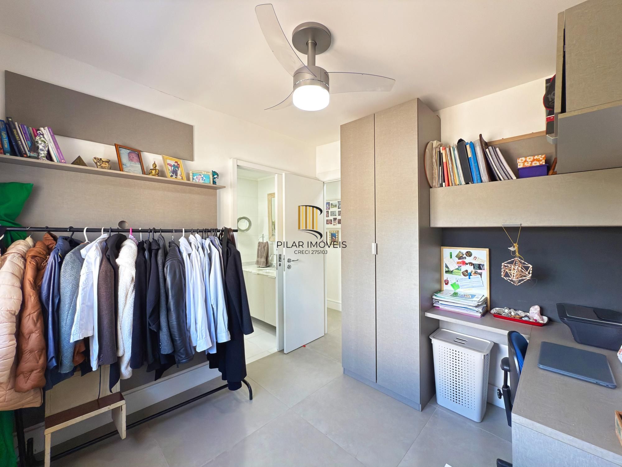 Apartamento 03 Suítes bairro Cristal, 88,97m² de área privativa, semimobiliada e 02 vagas de garagens cobertas.