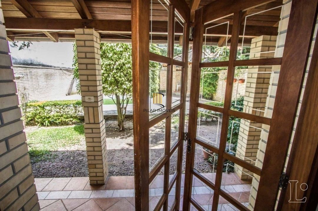 Sobrado à venda com  3 quartos, 1 suite, 4 vagas de garagem - Vila Conceição