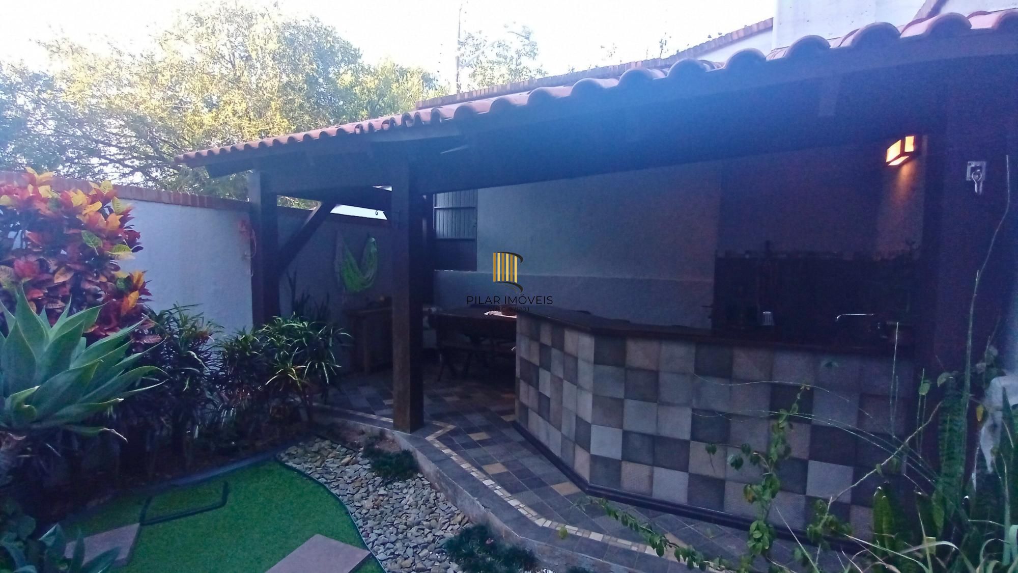 Casa de Condomínio com 3 Suítes, no bairro Tristeza