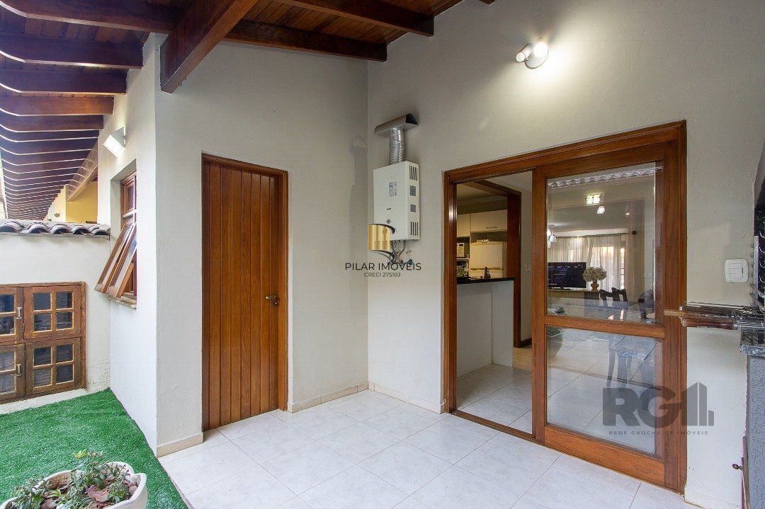 Casa para Venda - 300m², 5 dormitórios, sendo 1 suites, 4 vagas - Portal do Guarujá