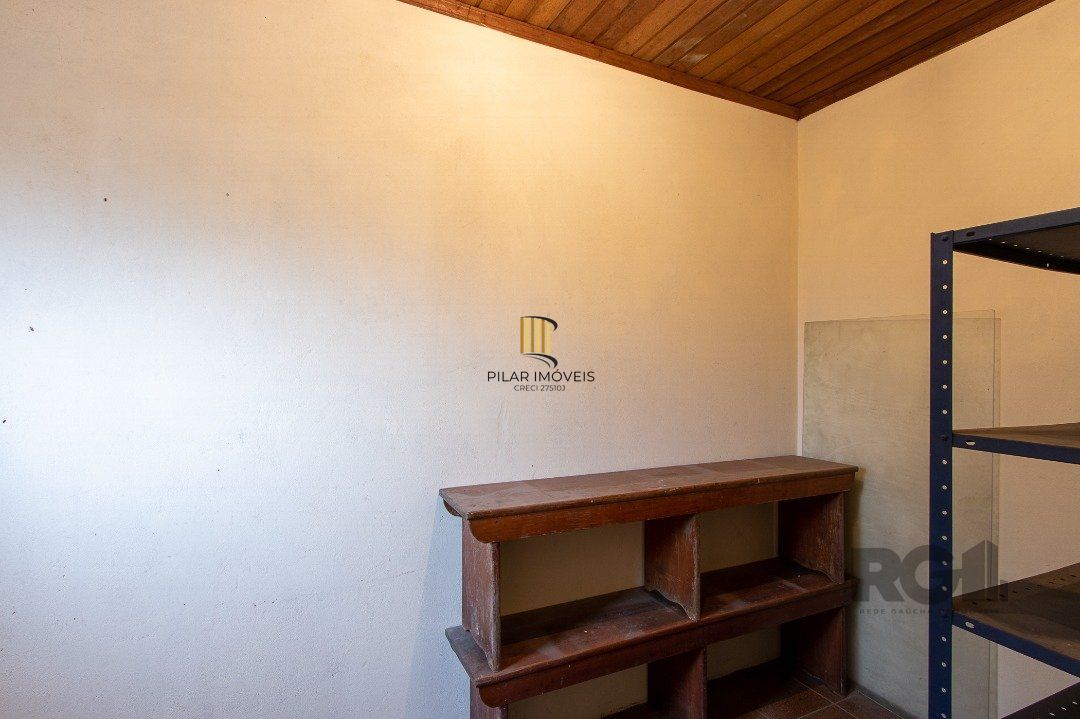 Casa 5 dormitórios no bairro Ipanema