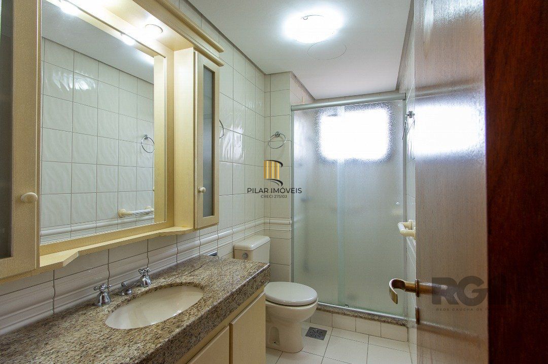 Apartamento 3 quartos, 1 suite, dependência, sacada com churrasqueira, 2 vagas - Bairro Menino Deus